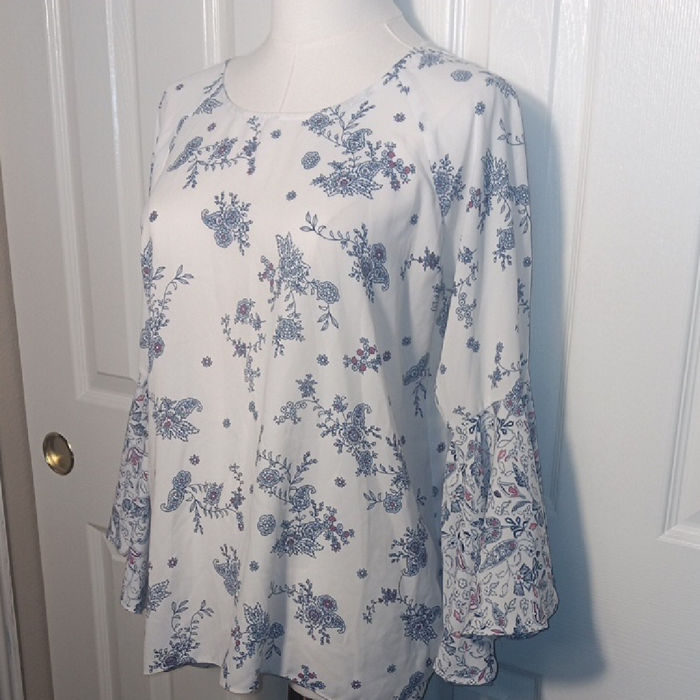 LC Lauren Conrad Floral Bell Sleeve Blouse - Picture 3 of 15
